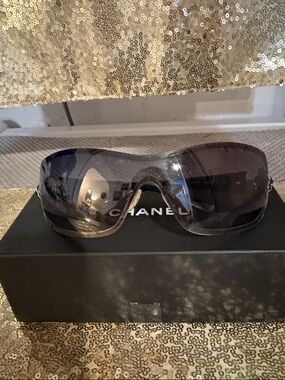 CHANEL Swarovski Crystal Camelia CC Sunglasses 4164-B Black
